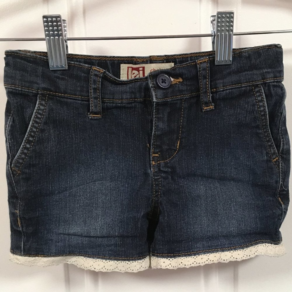 LEI Chelsea Lowrise Shorts with Lace Edge - Size 6 regular
